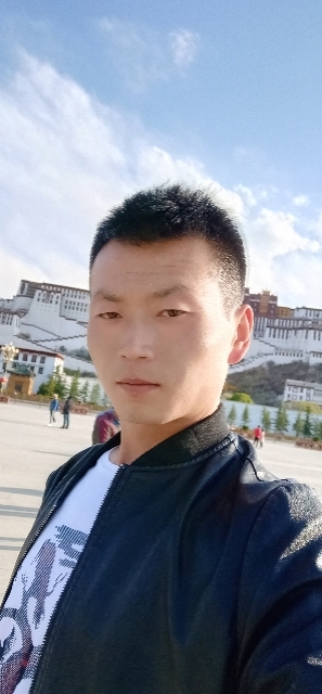 阳光下的小草的第一张照片--温州相亲服务中心