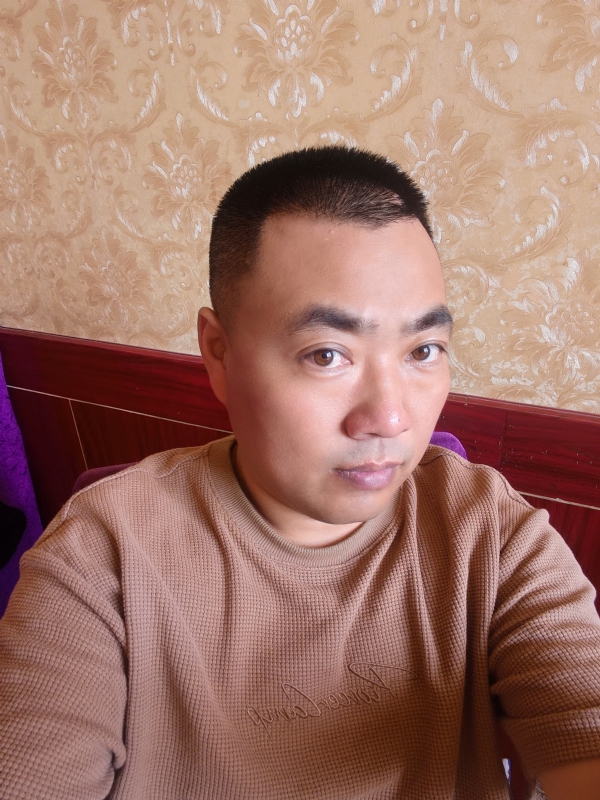 擦亮眼睛向前看的第一张照片--温州相亲服务中心